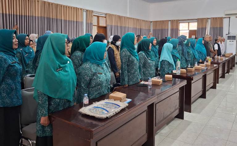 Ketika Ibu-ibu PKK Lumajang Lantunkan Mars Sang Surya: Kisah Kolaborasi Unik dan Dakwah Pencerahan