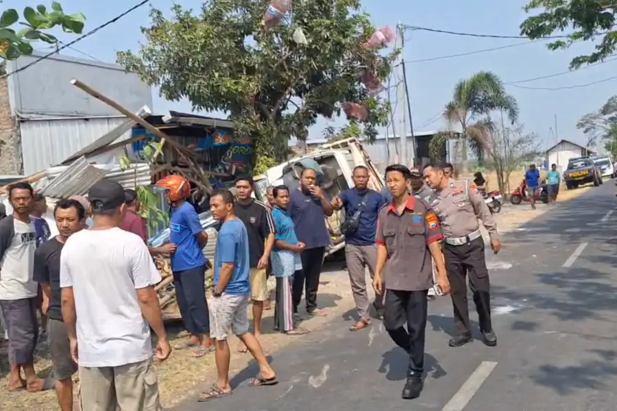 Ketika Jalan Menjadi Saksi Bisu: Kecelakaan Truk Pengangkut Pekerja di Ngawi dan Jerit Keselamatan yang Terabaikan