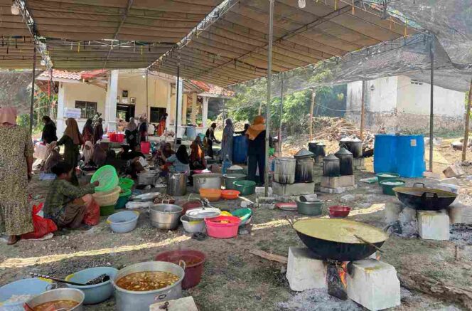 
					Ketika Maulid Nabi Menjadi ‘Hari Raya Ketiga’: Merajut Persaudaraan Lewat Gotong Royong di Semerek Lamongan