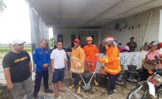 
					Lebih dari Sekadar Api: Damkar Pamekasan dan Kisah 150 Penyelamatan Nonkebakaran, dari Tawon Vespa hingga Kunci Mobil