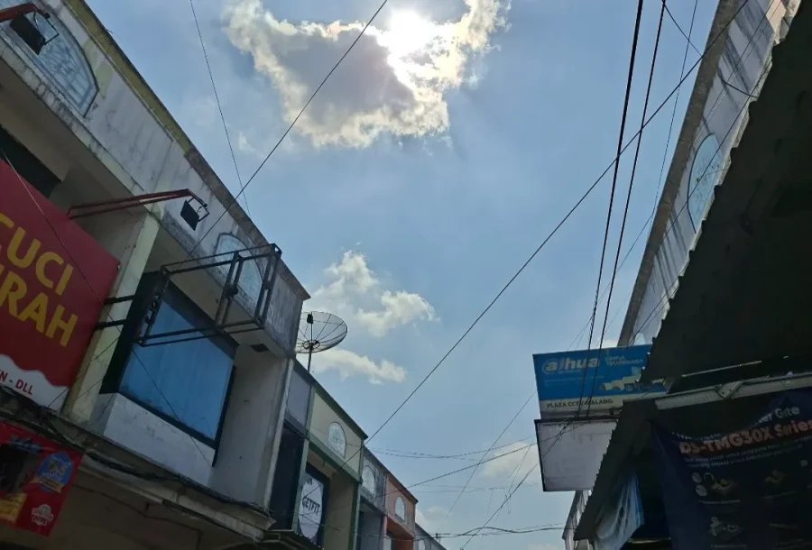 Mengintip Langit Malang Raya: Prakiraan Cuaca Cerah Diselingi Kabut Tipis di Tengah Aktivitas Pendidikan