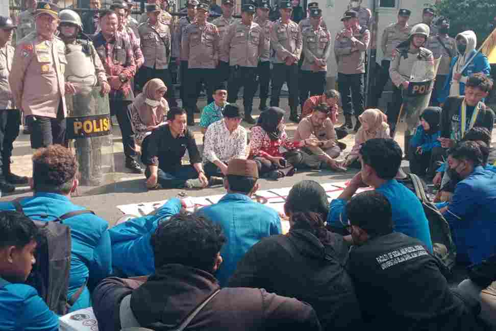 Menyingkap Tirai Asap Cukai: Mahasiswa Desak Transparansi DBH-CHT 2026 di Lamongan