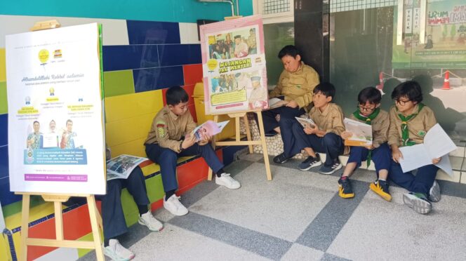 
					Momoling Ubah Teras Sekolah Kreatif Baratajaya Jadi Arena Baca Interaktif