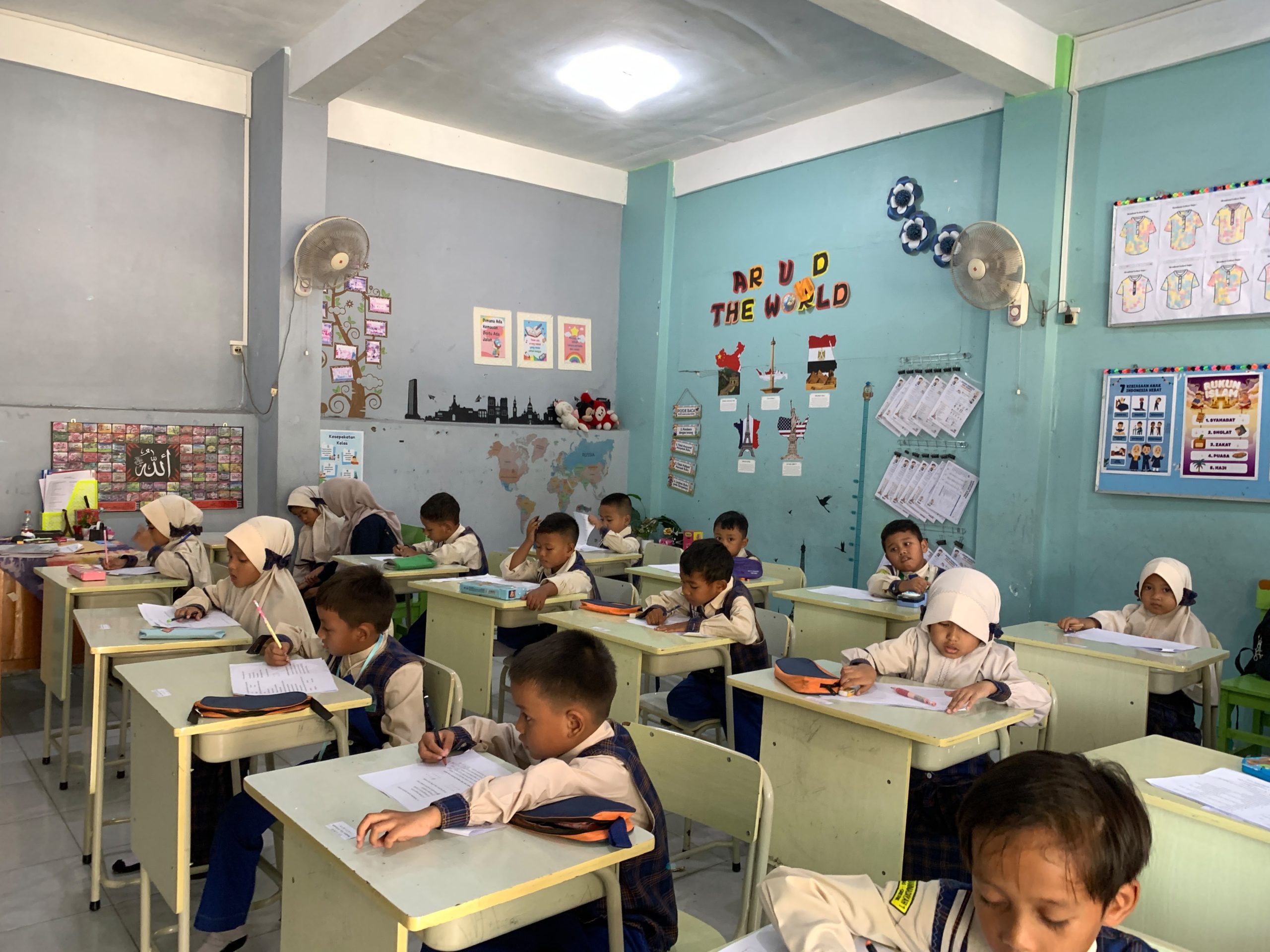 Pengalaman Ujian Perdana 62 Siswa Kelas 1 SD Muri Gresik: Belajar Mandiri Penuh Antusiasme