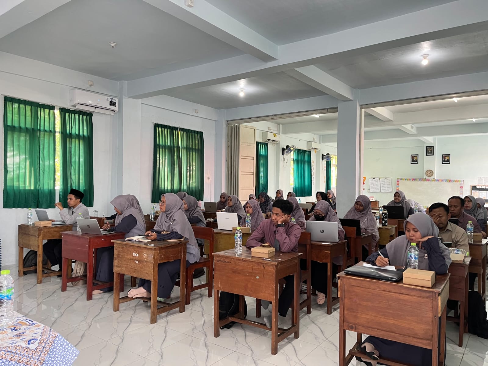 Perkuat Evaluasi Belajar: Dua SD Gresik Gelar Workshop Asesmen TKA