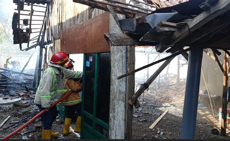 Api yang Menyala dalam Diam: Tragedi Dapur Kaminem dan Pentingnya Edukasi Pencegahan Kebakaran di Madiun