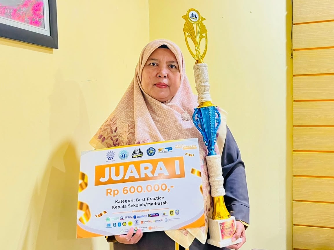 Bangun Ekosistem Digital dengan Prodistik ITS, Kepala Smamsatu Gresik Juara I FFU X 2026