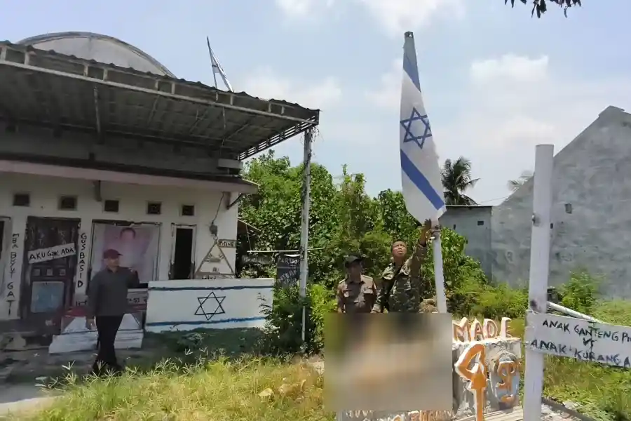 Bintang Daud di Dinding Rumah: Kisah Keresahan dan Kerentanan Jiwa di Desa Made Lamongan