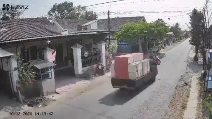 Detik-detik di Jalan Raya: Refleksi dari Kecelakaan Pikap dan Motor di Tulungagung
