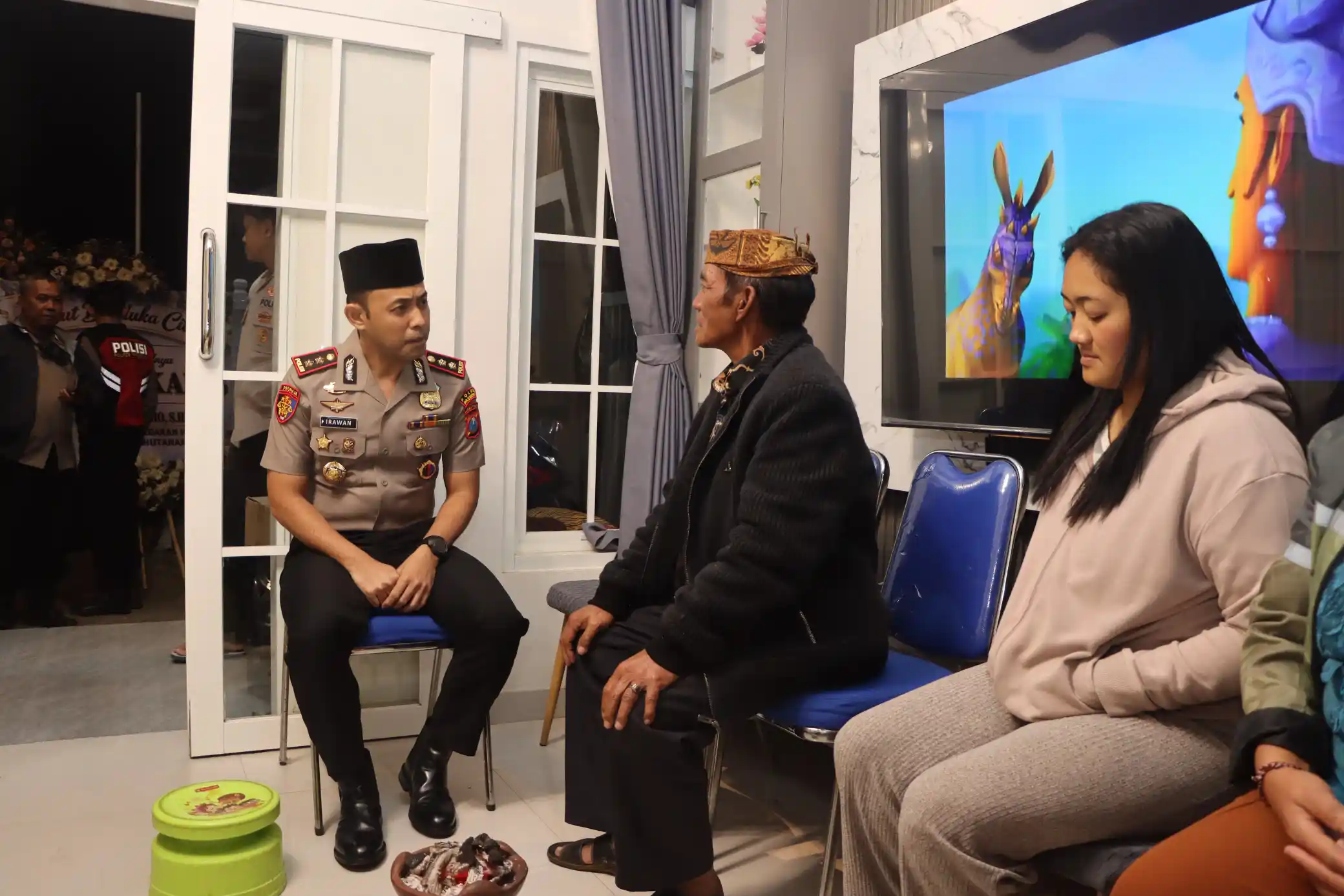 Di Tengah Duka Karhutla Bromo: Kapolres Pasuruan Hadirkan Empati di Pelukan Keluarga Korban