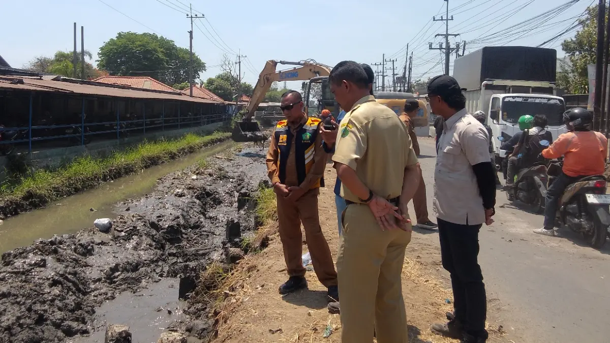 DPUBMSDA Sidoarjo Dorong Percepatan dan Penataan Tiang Provider di Proyek Jalan Gedangan-Betro
