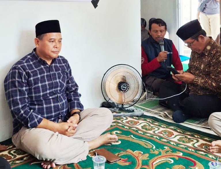 Gotong Royong Komunitas Muhammadiyah Kembalikan Senyum Guru Korban Kebakaran di Lumajang