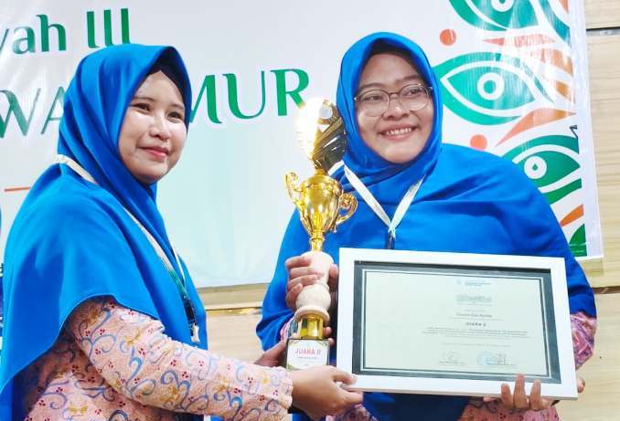 Guru MAM Trenggalek Sabet Juara Esai, Paparkan Sukses Ralina Literasi
