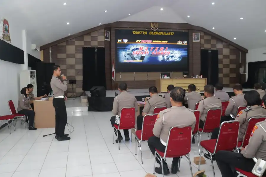 Jalan Raya Magetan di Bawah Sorot: Mengukir Kesadaran Lalu Lintas Lewat Operasi Patuh Semeru 2026