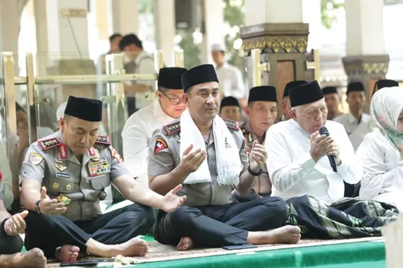 Jejak Kebangsaan di Tebuireng: Kapolri Ziarah Gus Dur, Merajut Sinergi Ulama dan Umara