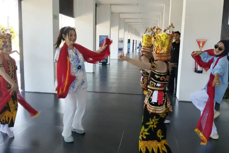 Jejak Tari di Gerbang Negeri Seribu Gandrung: Merayakan Identitas Budaya Banyuwangi