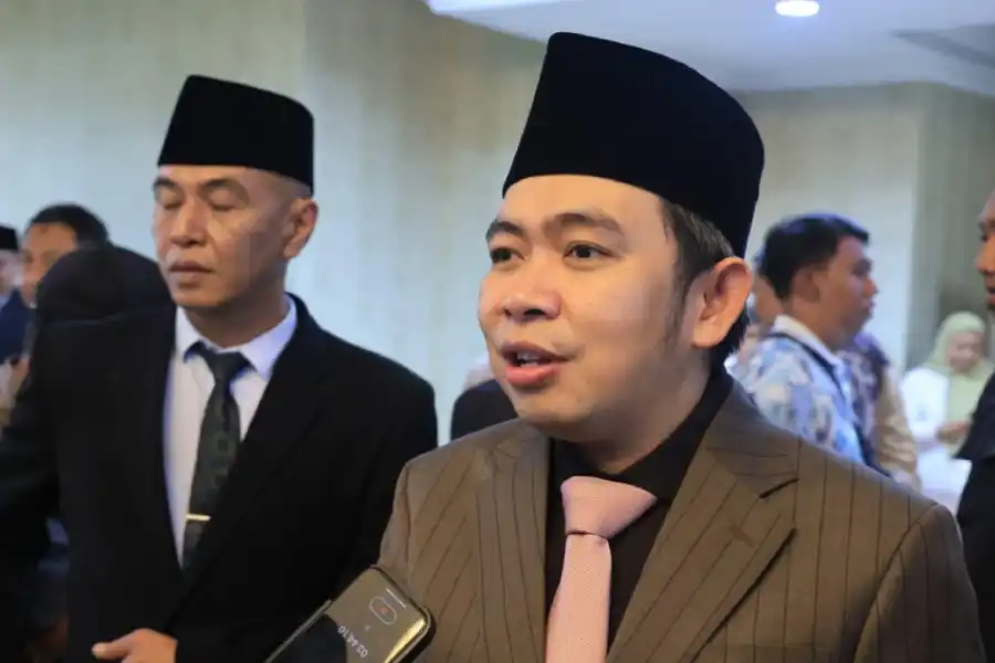 Ketika Antrean Melumpuhkan Kota: Jember Kembali ke Pola WFH di Tengah Krisis Pertalite