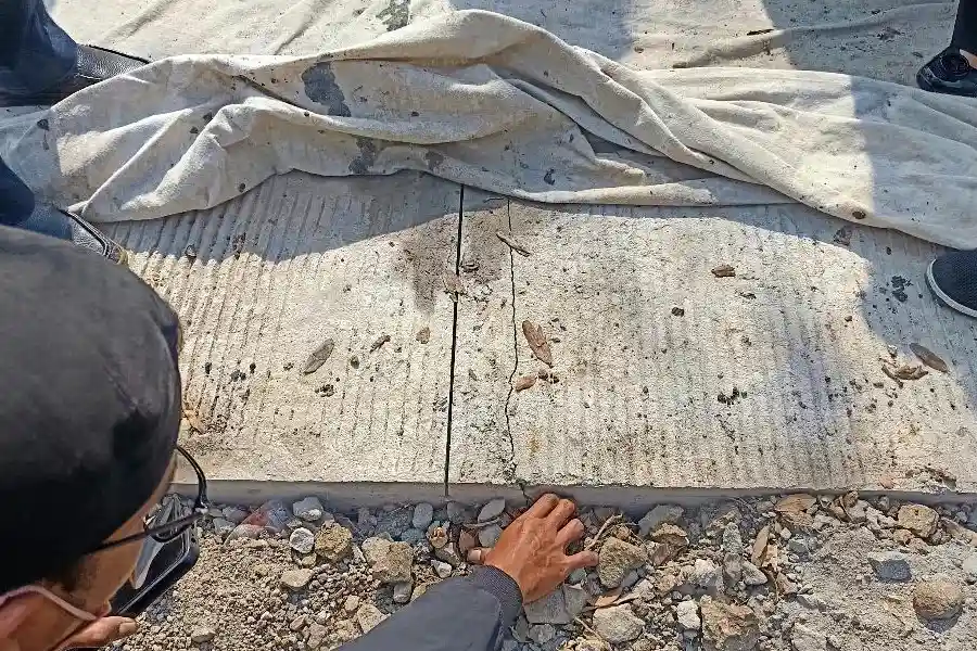 Ketika Beton Berkeluh: Menguji Kualitas Proyek Jalan Blabakan-Randualas di Bawah Terik Madiun