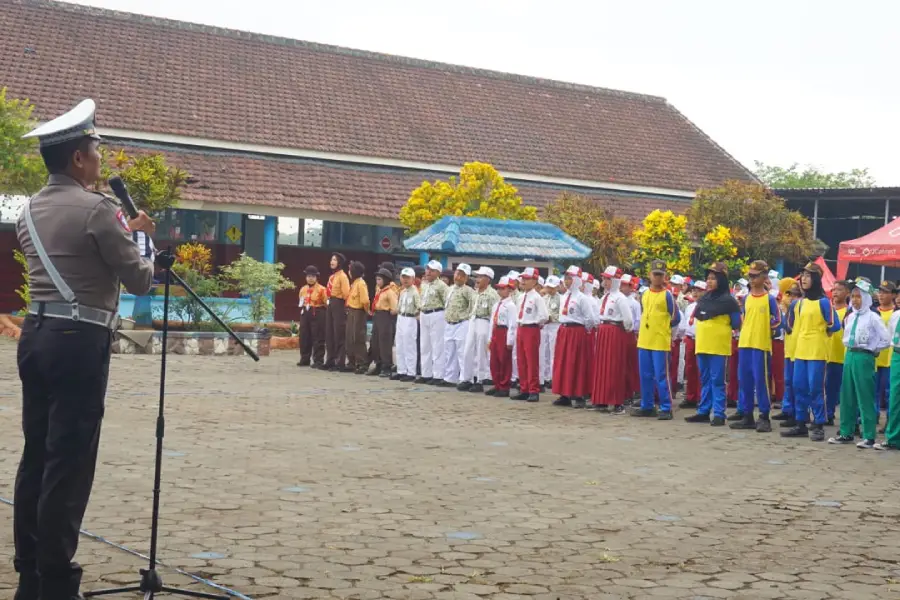 Masa Depan di Persimpangan Jalan: Edukasi Keselamatan Lalu Lintas Pelajar dalam Operasi Patuh Semeru Polres Malang