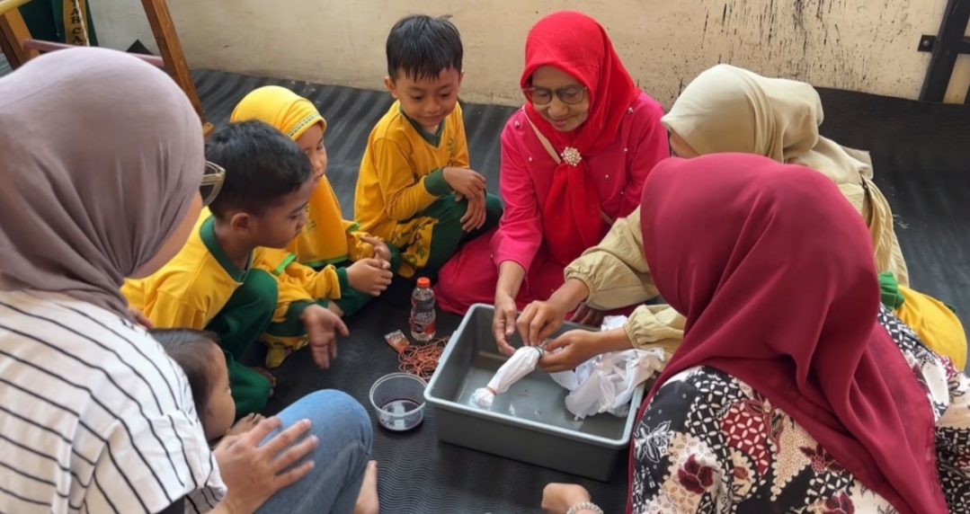 Membatik Bersama Ibu-Anak: KB/TK ABA 8 Sidoarjo Lestarikan Batik & Perkuat Bonding