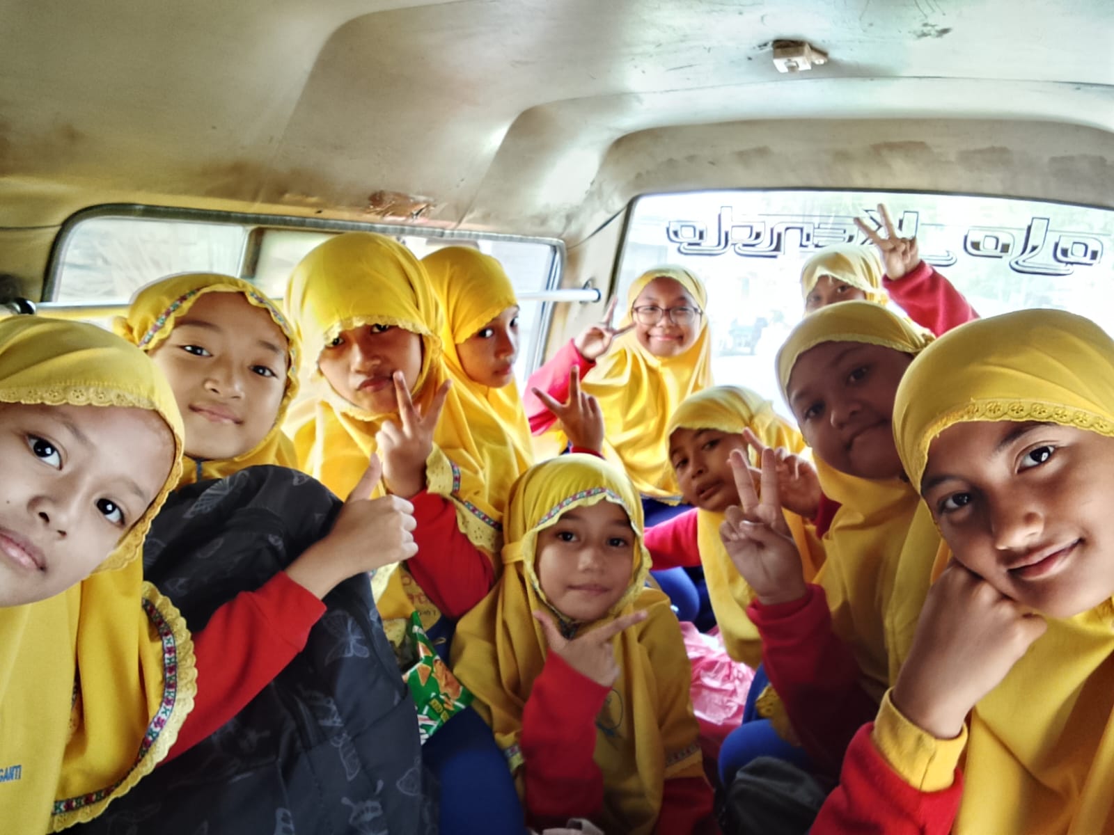 Mengasah Interaksi Sosial di Jalan: Petualangan Bemo Siswa SD Muhammadiyah 1 Menganti ke BMKG Juanda