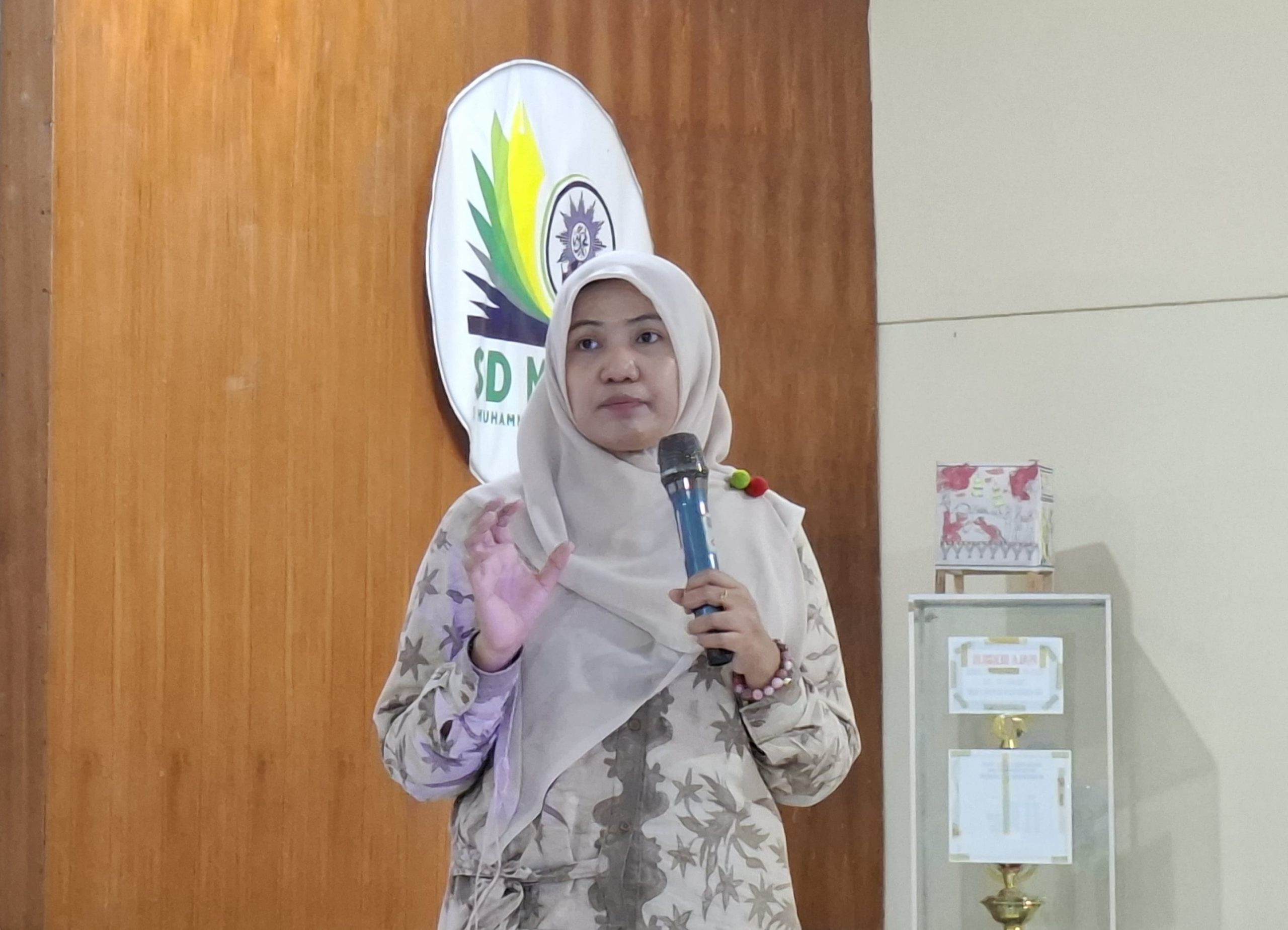Meningkatkan Nalar Siswa: Guru SD Muri dan Almadany Dilatih Menyusun Soal Berpikir Kritis