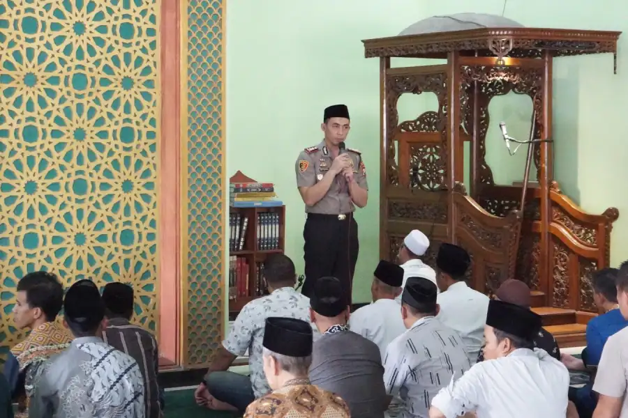 Menyemai Kewaspadaan di Mimbar Jumat: Kapolres Mojokerto Kota dan Literasi Digital Melawan Hoaks