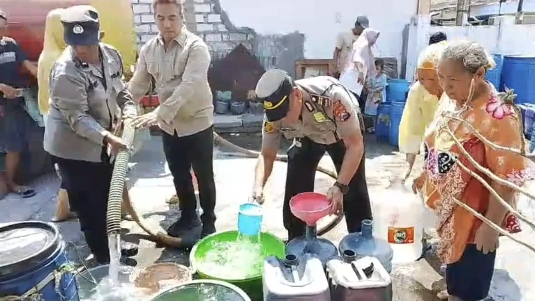 Oase di Tengah Kemarau Panjang: Saat Setetes Air Menjadi Pelajaran Berharga di Gresik