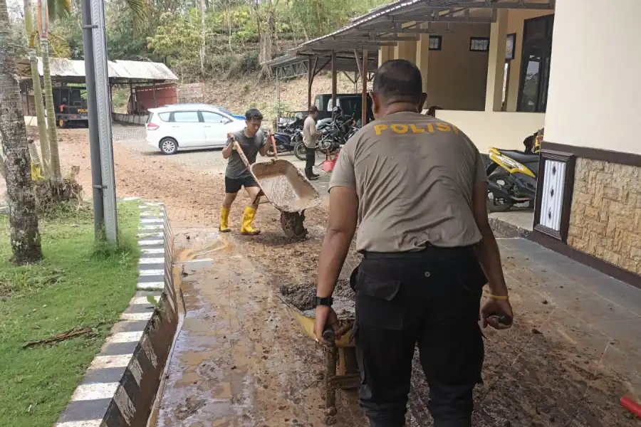 Pelajaran dari Lereng yang Bergeser: Refleksi Bencana Longsor di Malang Selatan