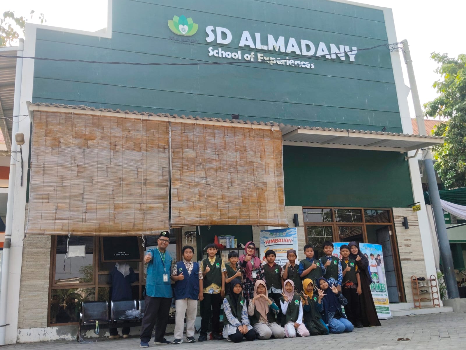 Rompi PDS SD Almadany: Penanda Disiplin dan Pondasi Karakter Siswa Islami