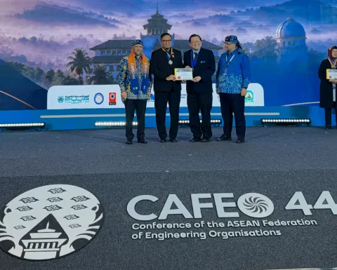 Tiga Pilar Inovasi Gresik: Menjelajahi Peran Insinyur ASEAN dalam Membentuk Industri Masa Depan