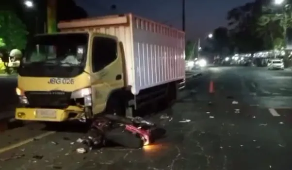 Tragedi Subuh di Jombang: Ketika Arah Berlawanan Merenggut Nyawa, Refleksi Keselamatan Berkendara