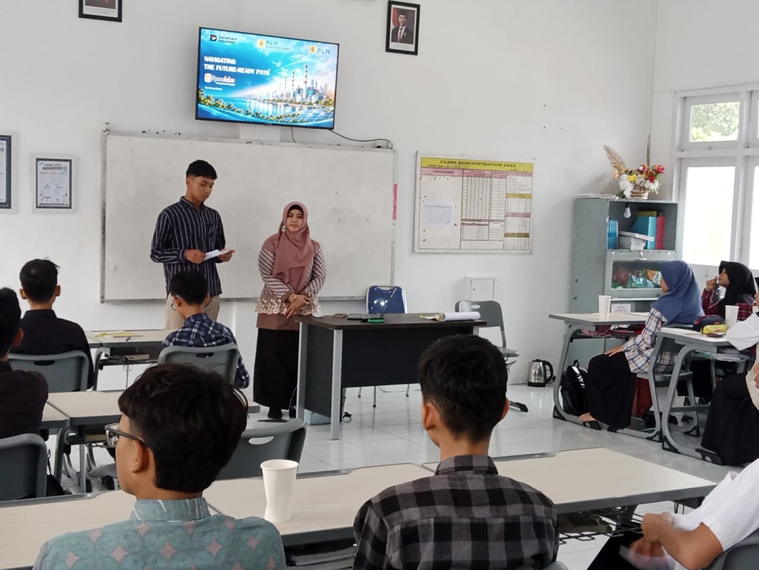Wawasan Ganda: Siswa Spemdalas Pahami Produksi Listrik dan Kesiapan Masa Depan dari Pakar PLN